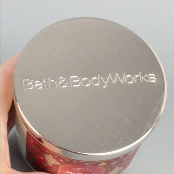 BATH & BODY WORKS 3 WICK CANDLE 14.5oz Holiday - Picture 3 of 4